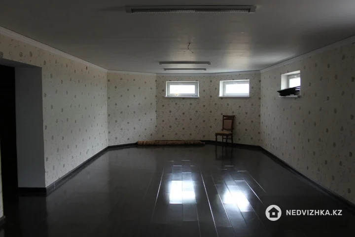 7-комнатный дом, 10 соток, 560 м², фотография 2