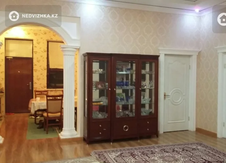 7-комнатный дом, 10 соток, 560 м²