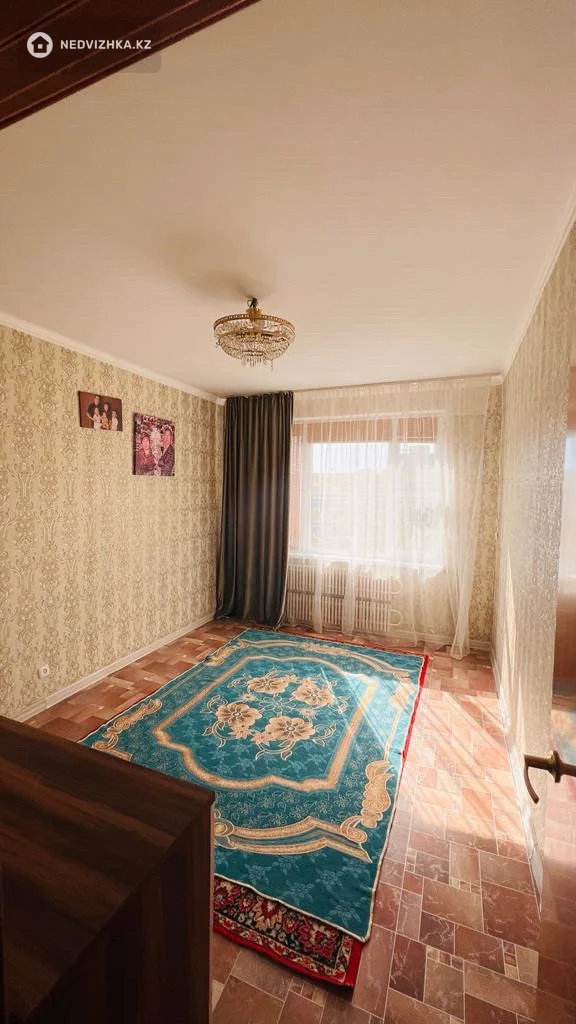 4-комнатная квартира, этаж 4 из 5, 91 м², фотография 2