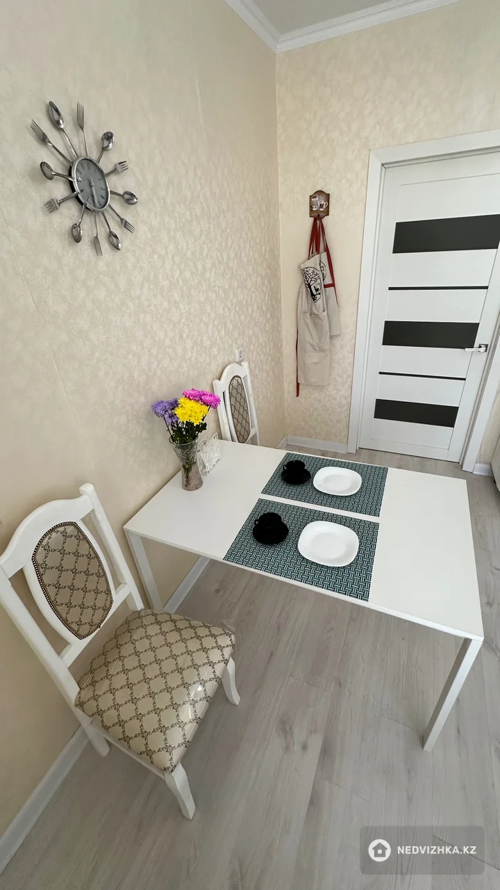 2-комнатная квартира, этаж 9 из 13, 78 м², На длительный срок, фотография 2