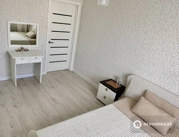 2-комнатная квартира, этаж 9 из 13, 78 м², На длительный срок, миниатюра 5
