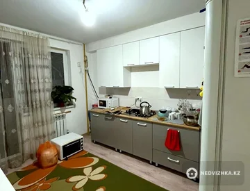 2-комнатная квартира, этаж 2 из 5, 62 м², миниатюра 3