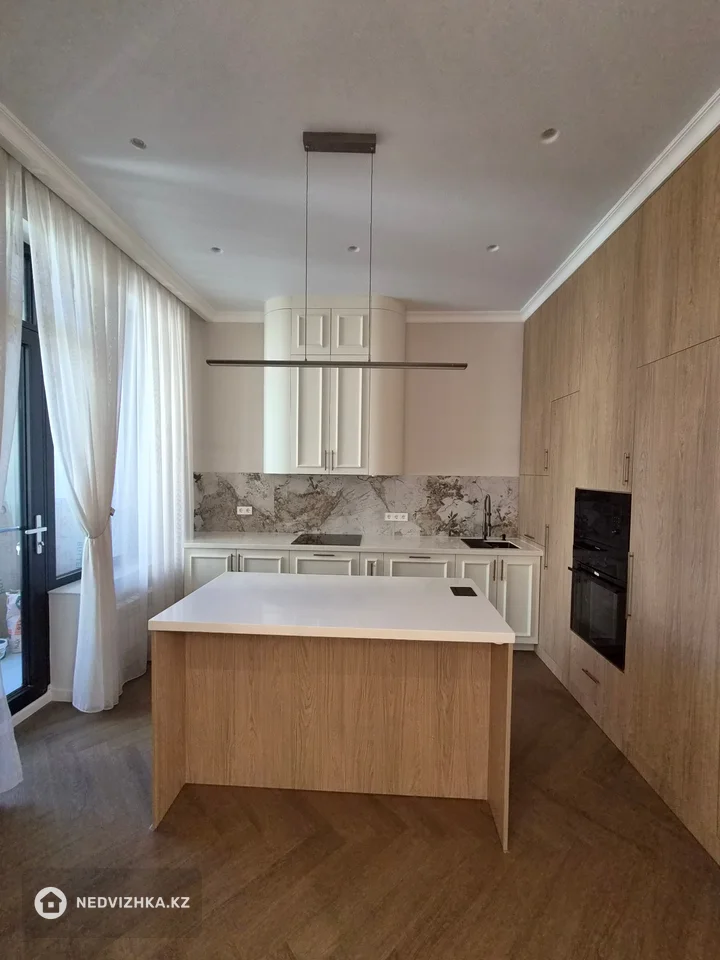 3-комнатная квартира, этаж 11 из 14, 111 м²