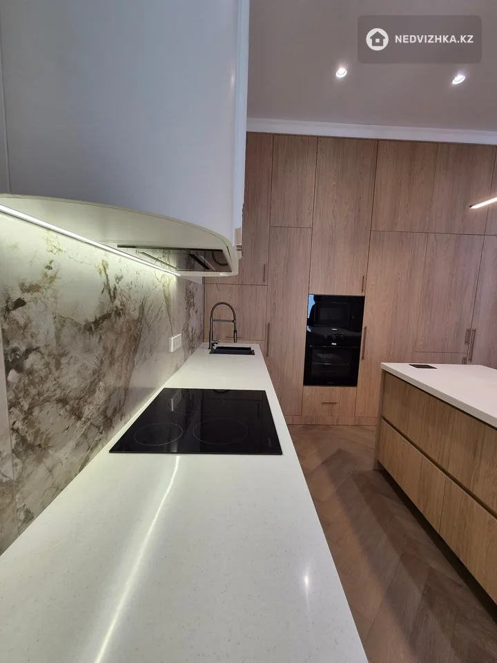 3-комнатная квартира, этаж 11 из 14, 111 м², фотография 3