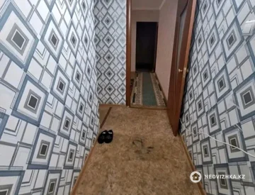 3-комнатная квартира, этаж 2 из 5, 65 м², миниатюра 2