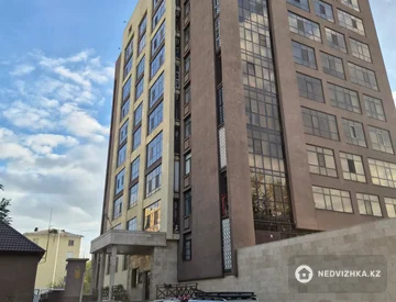 3-комнатная квартира, этаж 4 из 10, 104 м², миниатюра 1