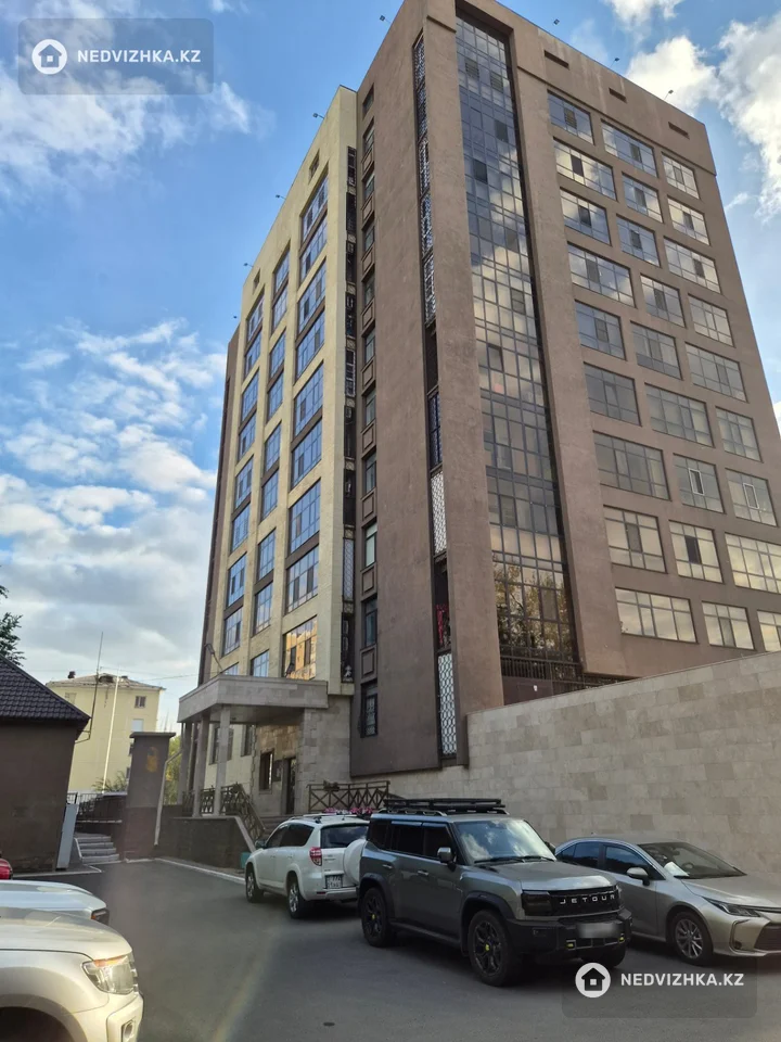 3-комнатная квартира, этаж 4 из 10, 104 м²