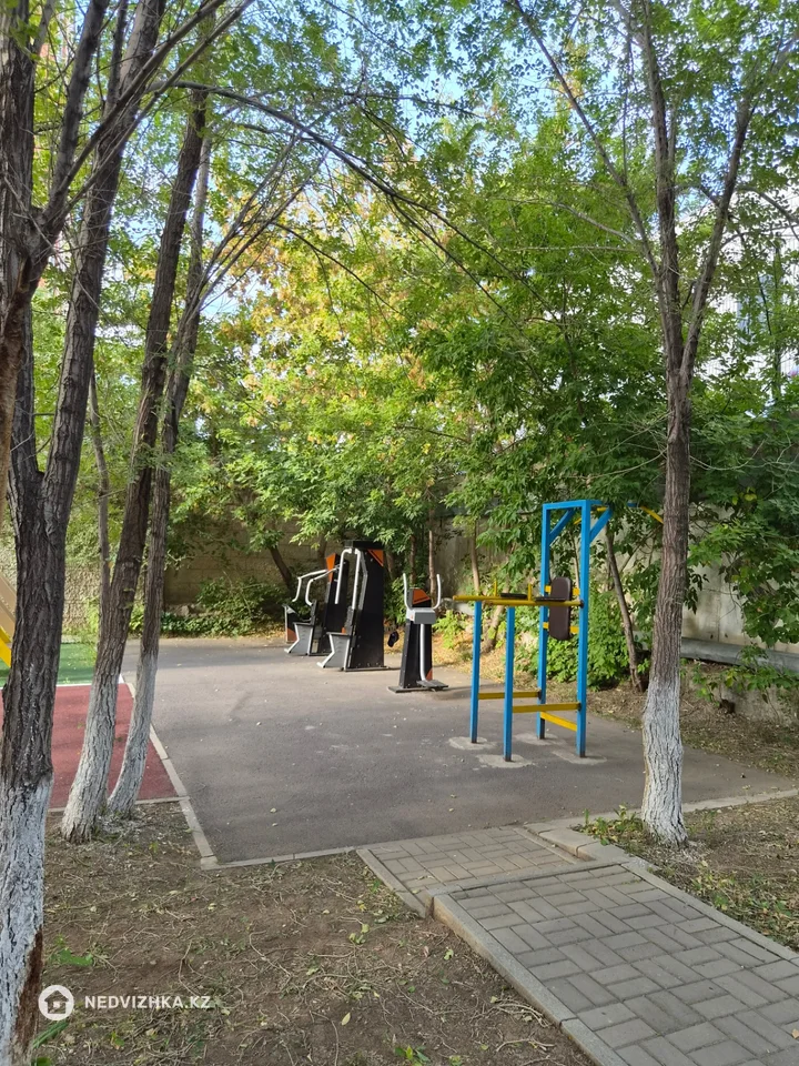 3-комнатная квартира, этаж 4 из 10, 104 м², фотография 2