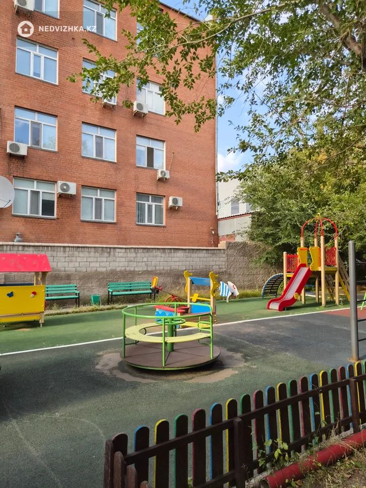 3-комнатная квартира, этаж 4 из 10, 104 м², фотография 3