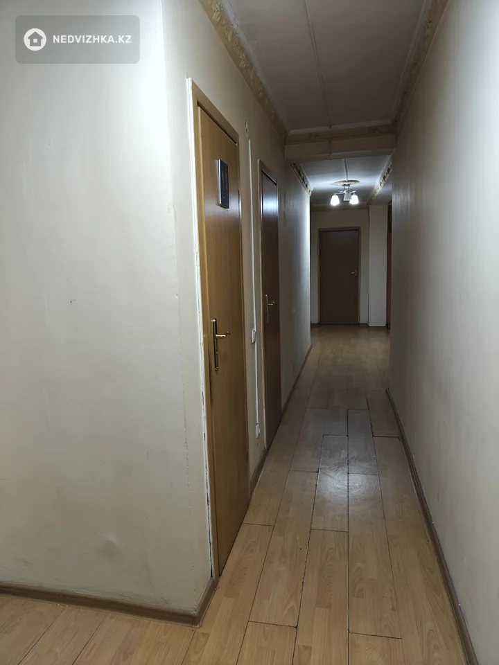 4-комнатная квартира, этаж 1 из 12, 86 м², фотография 2