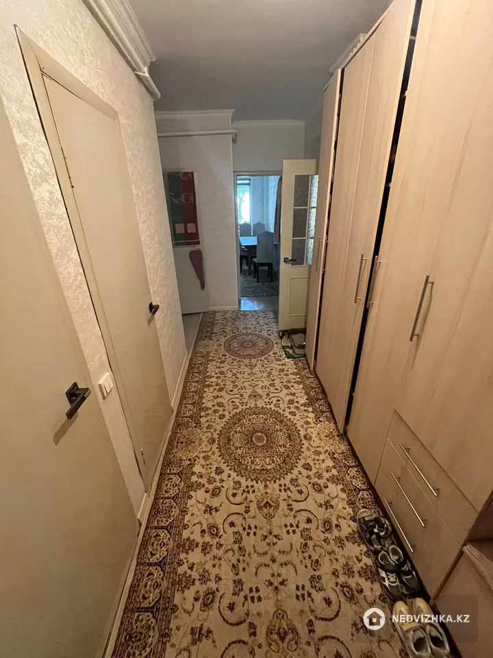 2-комнатная квартира, этаж 1 из 9, 60 м², фотография 2