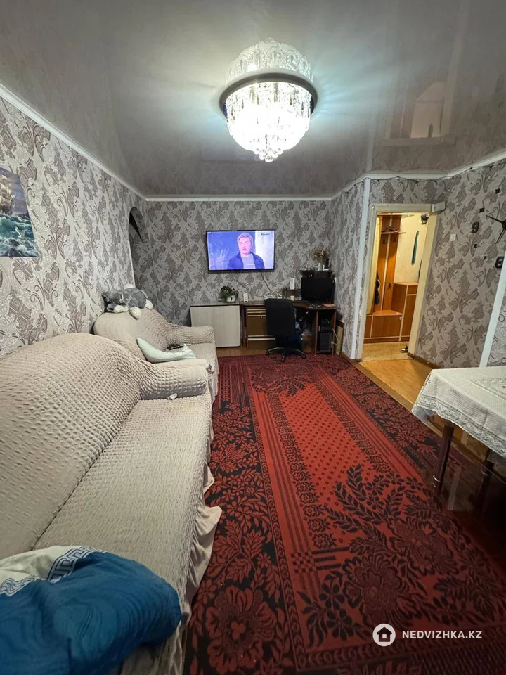 3-комнатная квартира, этаж 2 из 4, 53 м², фотография 2