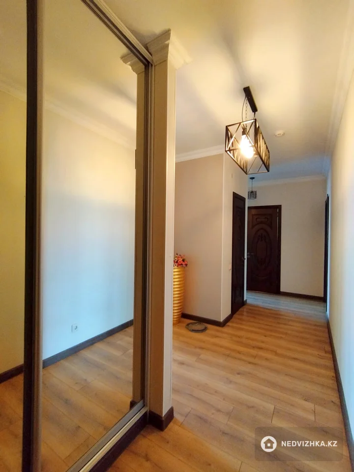 3-комнатная квартира, этаж 15 из 15, 94 м², На длительный срок, фотография 2