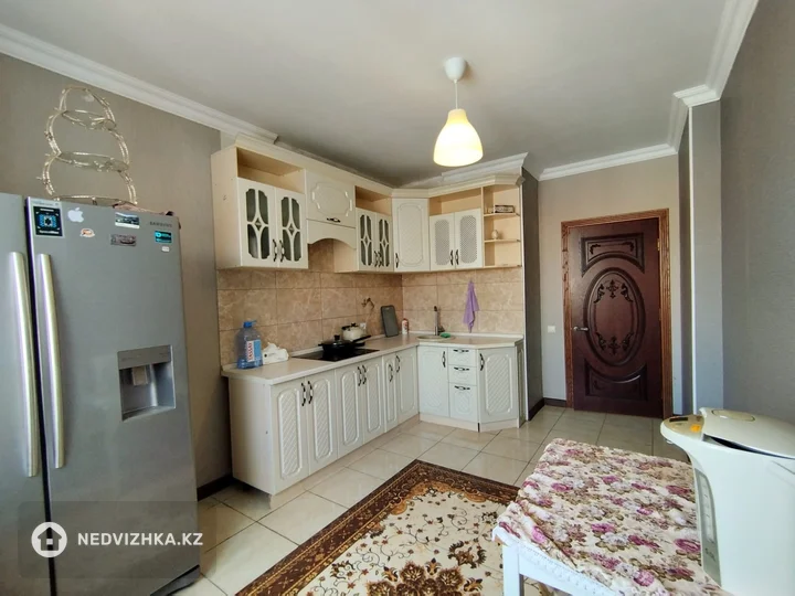 3-комнатная квартира, этаж 15 из 15, 94 м², На длительный срок, фотография 4