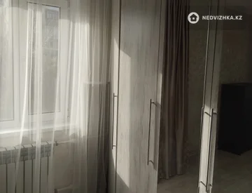 1-комнатная квартира, этаж 4 из 5, 30 м², Посуточно, миниатюра 3