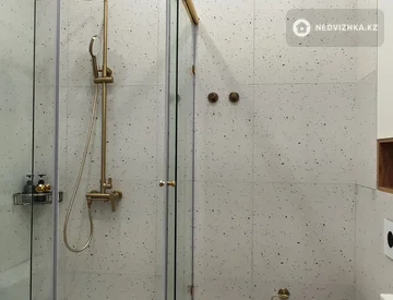 1-комнатная квартира, этаж 12 из 12, 43 м², Посуточно, миниатюра 7