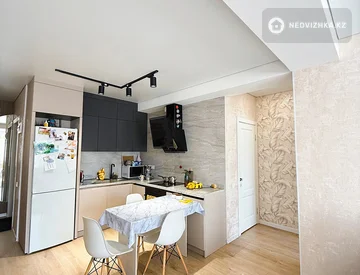 2-комнатная квартира, этаж 2 из 10, 56 м², миниатюра 2