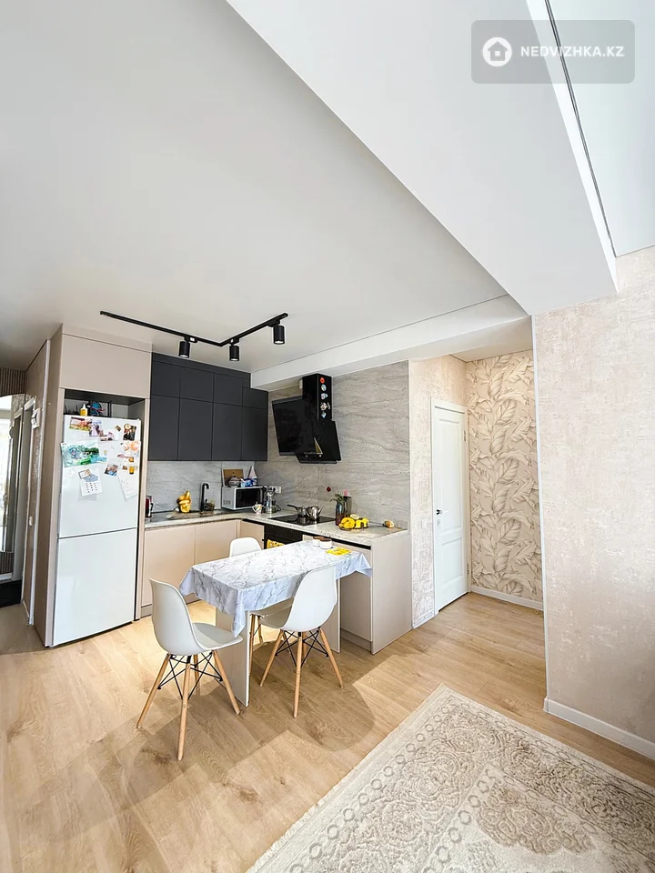 2-комнатная квартира, этаж 2 из 10, 56 м², фотография 2