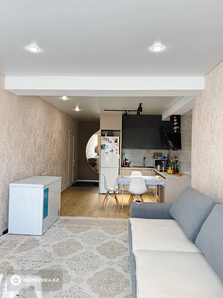 2-комнатная квартира, этаж 2 из 10, 56 м², фотография 4