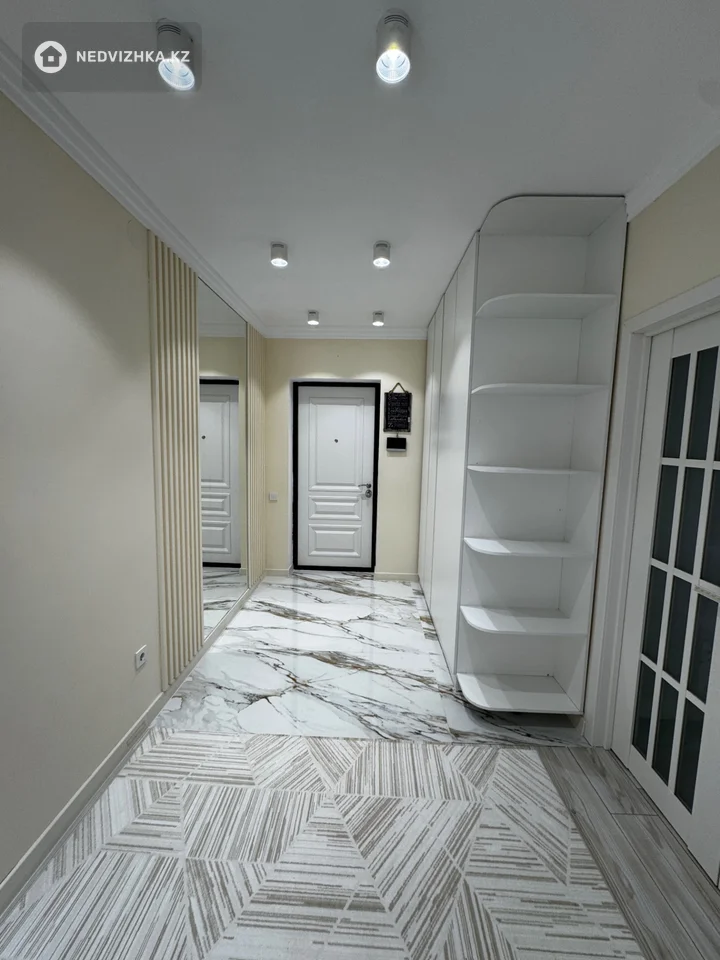 3-комнатная квартира, этаж 8 из 9, 109 м², фотография 2