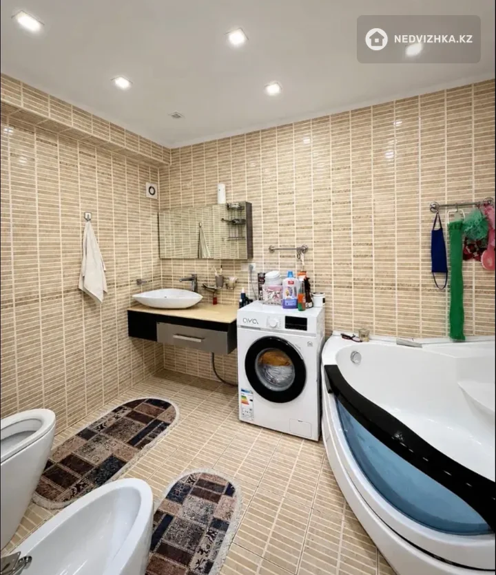 7-комнатная квартира, этаж 5 из 6, 266 м², фотография 2