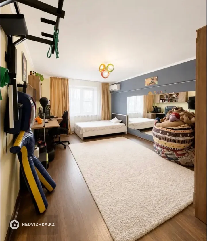 7-комнатная квартира, этаж 5 из 6, 266 м², фотография 4