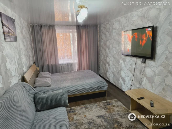 1-комнатная квартира, этаж 2 из 9, 38 м², Посуточно, фотография 2