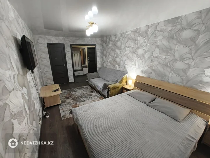 1-комнатная квартира, этаж 2 из 9, 38 м², Посуточно, фотография 4