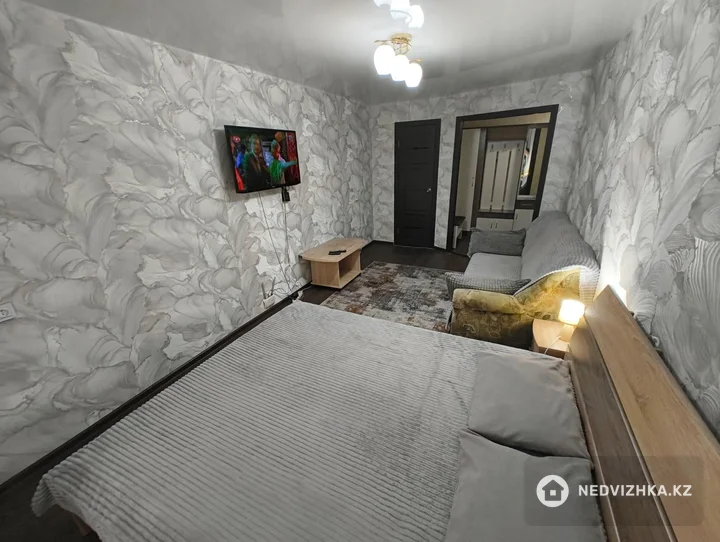 1-комнатная квартира, этаж 2 из 9, 38 м², Посуточно, фотография 3