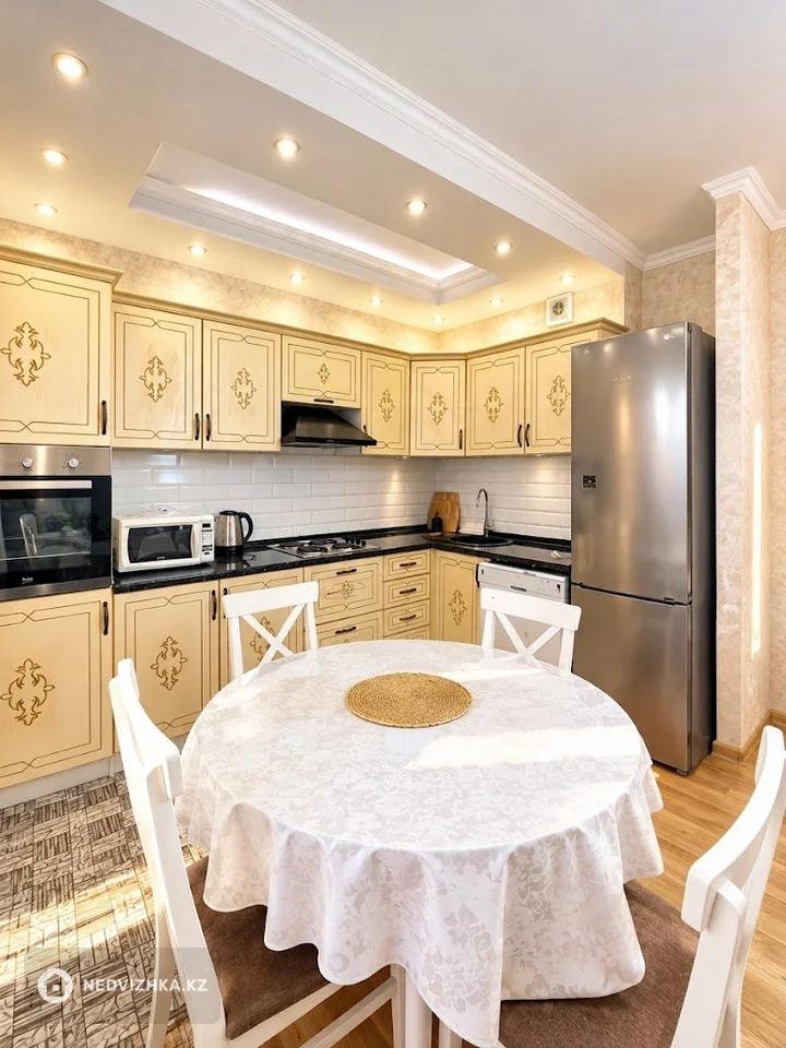 3-комнатная квартира, этаж 3 из 9, 70 м², фотография 2