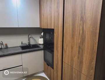 2-комнатная квартира, этаж 8 из 13, 69 м², миниатюра 1