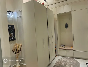 2-комнатная квартира, этаж 6 из 13, 82 м², миниатюра 2