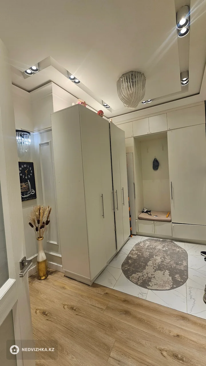 2-комнатная квартира, этаж 6 из 13, 82 м², фотография 2