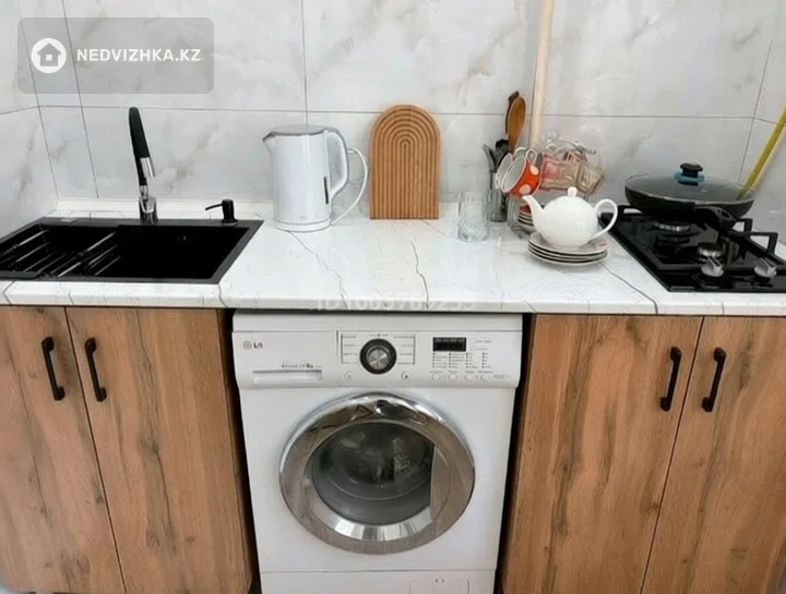 1-комнатная квартира, этаж 2 из 5, 36 м², Посуточно, фотография 3