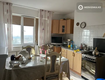 2-комнатная квартира, этаж 8 из 9, 74 м², миниатюра 1