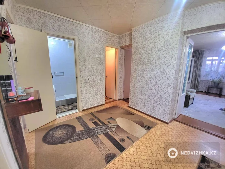 3-комнатная квартира, этаж 3 из 5, 58 м², фотография 4