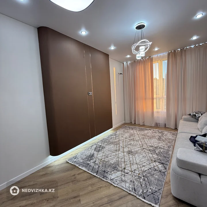 3-комнатная квартира, этаж 8 из 9, 68 м², фотография 2