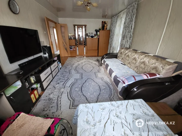 3-комнатная квартира, этаж 2 из 5, 65 м², фотография 3