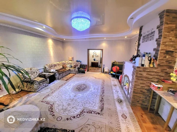 6-комнатный дом, 11 соток, 226 м², фотография 2