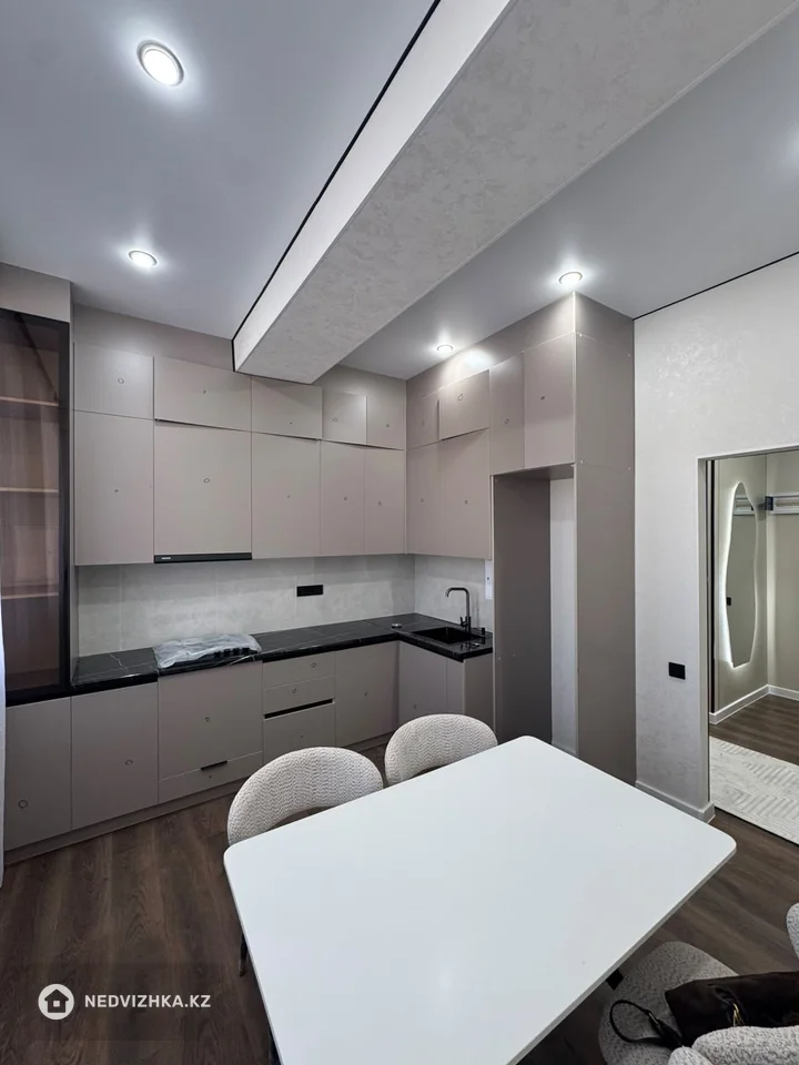 2-комнатная квартира, этаж 5 из 10, 65 м², фотография 2