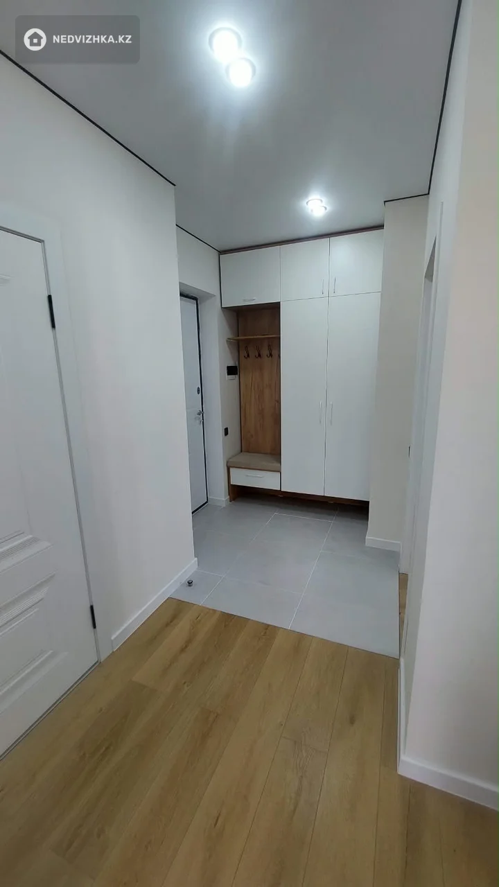 3-комнатная квартира, этаж 4 из 12, 64 м², На длительный срок