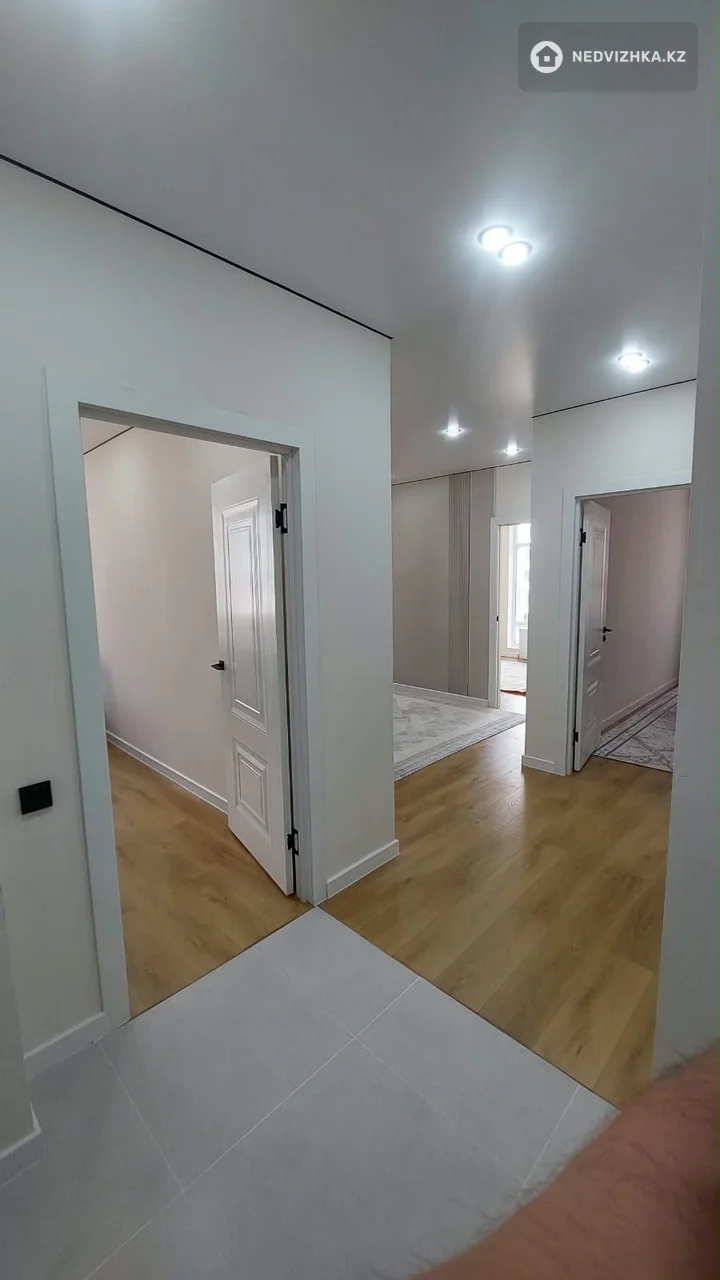 3-комнатная квартира, этаж 4 из 12, 64 м², На длительный срок, фотография 2
