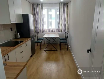 3-комнатная квартира, этаж 4 из 12, 64 м², На длительный срок, миниатюра 6