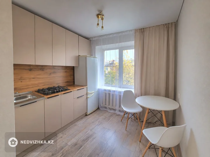 1-комнатная квартира, этаж 4 из 4, 33 м², фотография 2