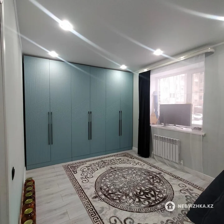 4-комнатная квартира, этаж 1 из 5, 102 м², фотография 3