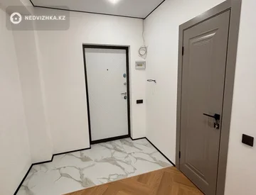 3-комнатная квартира, этаж 4 из 5, 98 м², миниатюра 2