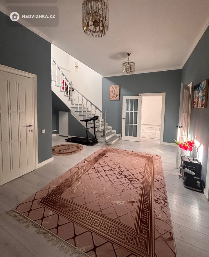 7-комнатный дом, 13 соток, 250 м², фотография 2