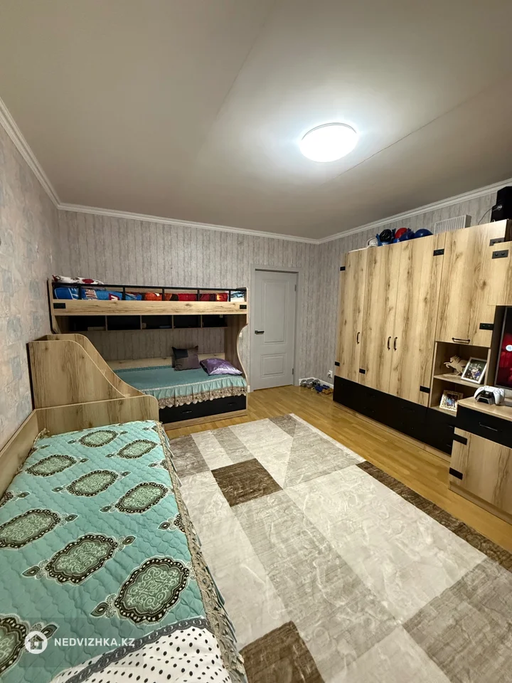 3-комнатная квартира, этаж 4 из 13, 105 м², фотография 2