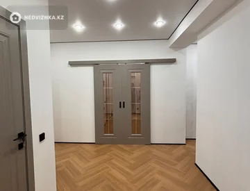 3-комнатная квартира, этаж 4 из 5, 98 м², миниатюра 3