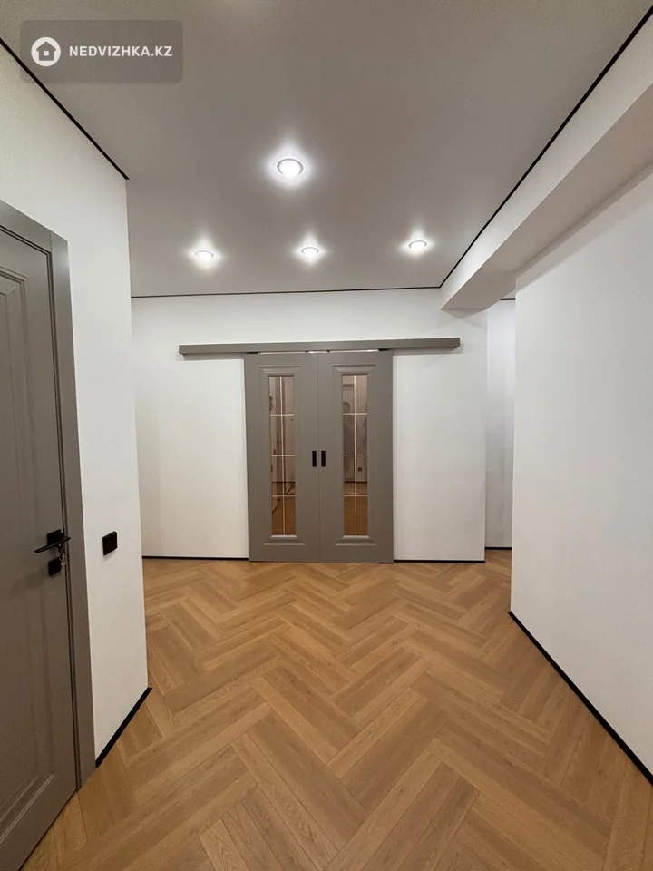 3-комнатная квартира, этаж 4 из 5, 98 м², фотография 3